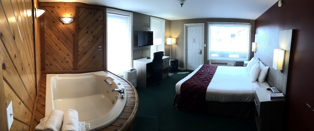 Suite, 1 King Bed, Jetted Tub photo 2