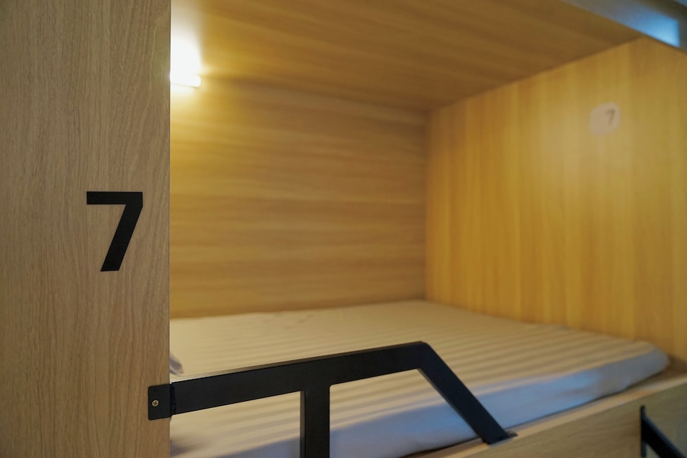 Comfort Shared Dormitory, Women only