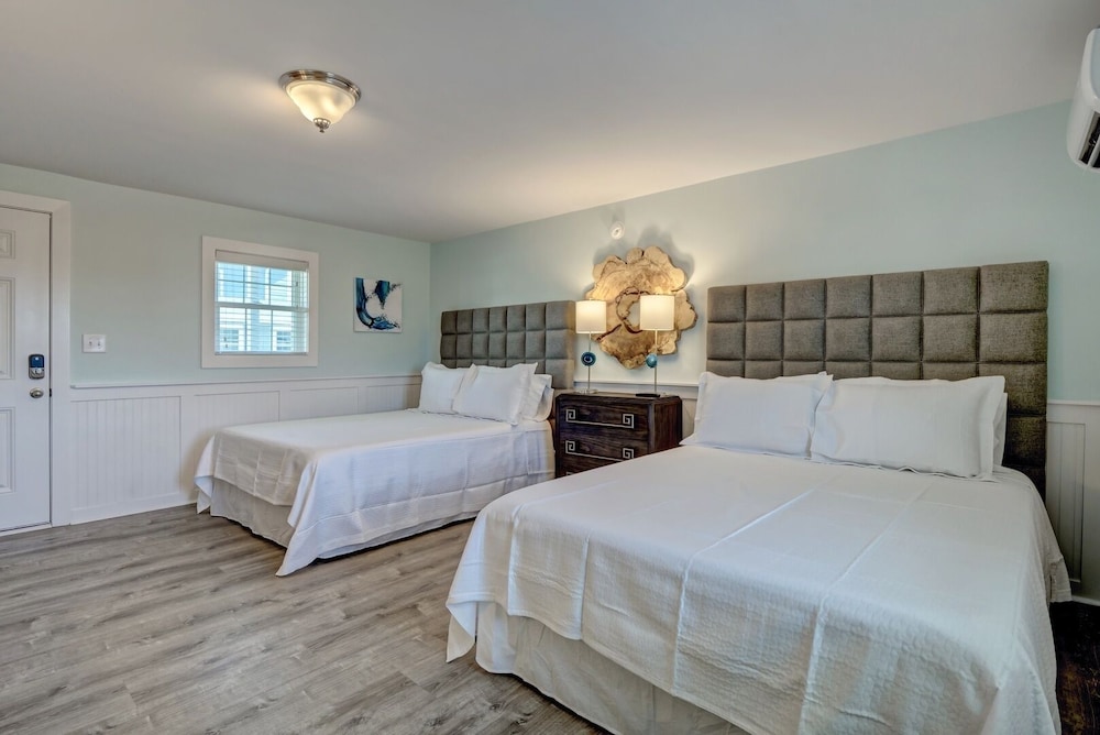 Standard Room, 2 Queen Beds, Refrigerator & Microwave photo 2