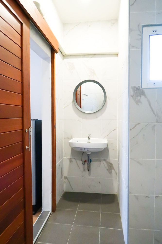 Standard Quadruple Room Type B - Photo 7