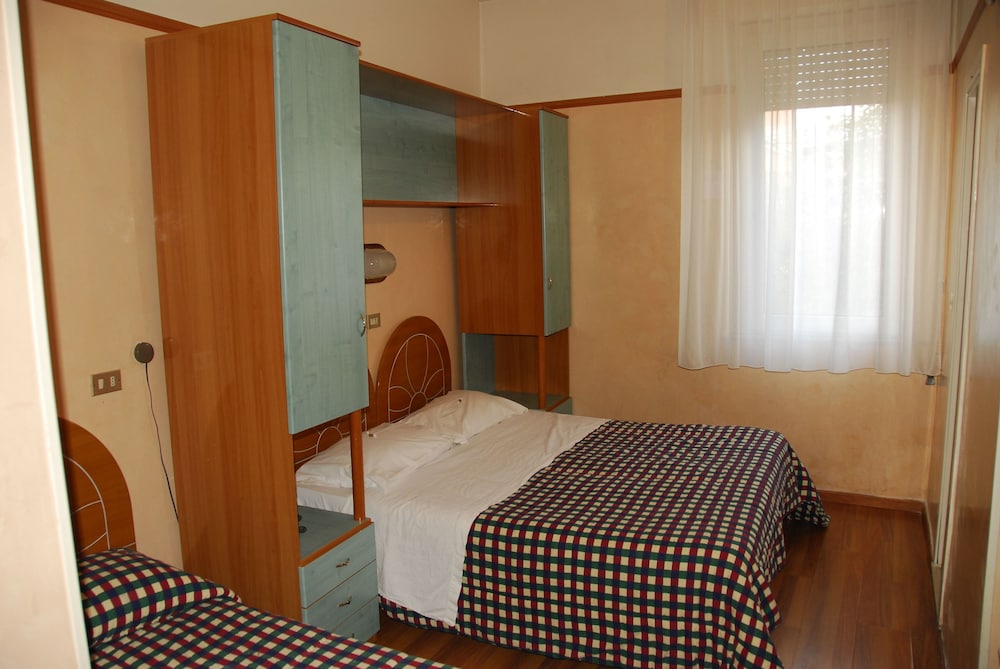 Triple Room - Photo 1