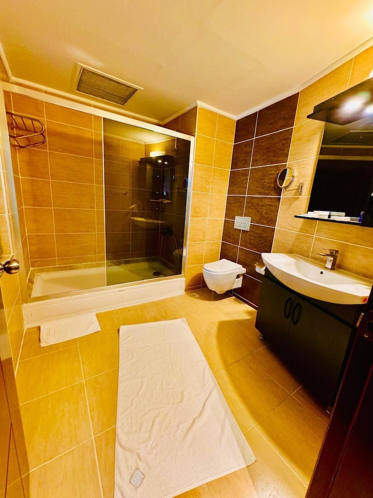 Deluxe Quadruple Room, 1 Bedroom, Non Smoking photo 2