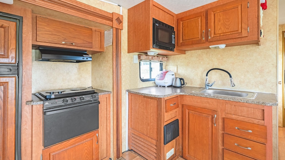 Basic Room, 1 Bedroom (VIP Caravan) - Photo 2