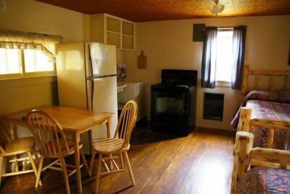 Cabin 2, 2 Double Beds, Kitchen photo 2