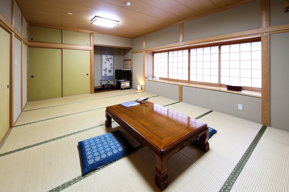 Japanese-Style Room, 12 Tatami Mats, Newer Building photo 1
