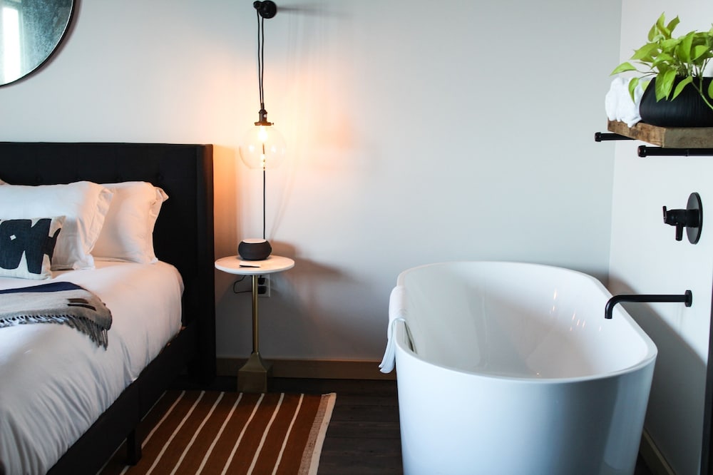 Luxe River View King 1st Floor - Photo 7