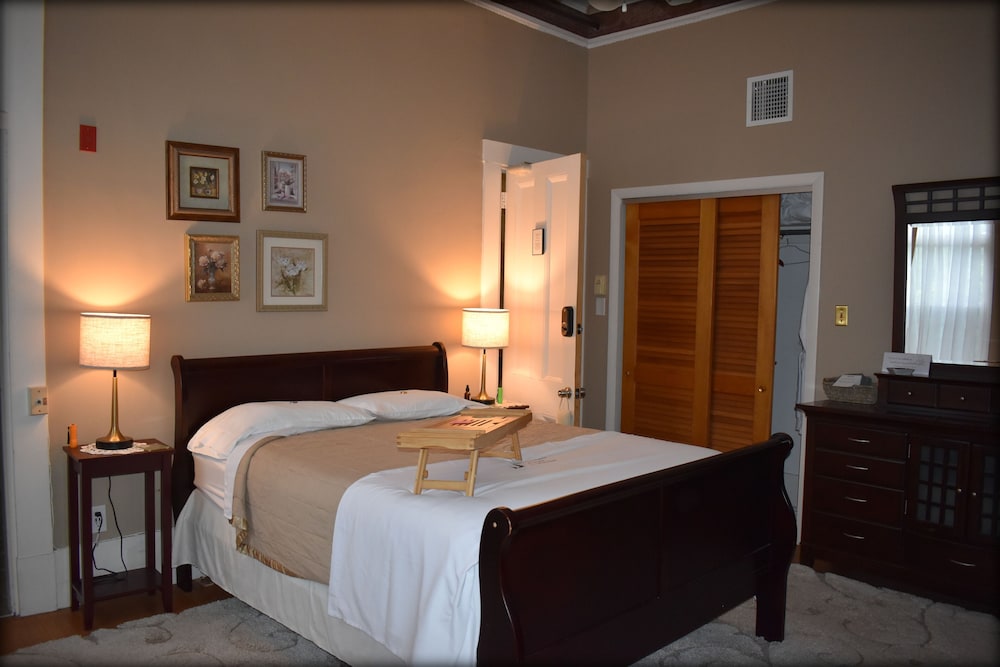 Suite (Gleason - no pets)