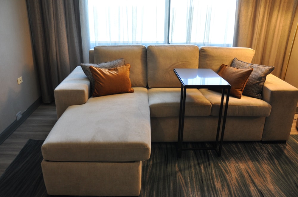 Room, 1 King Bed (Mobility/Hearing Access, Roll-in Shwr) - Photo 5