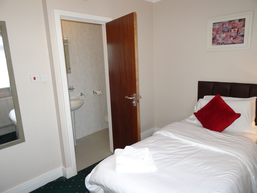 Twin Room, Ensuite photo 3