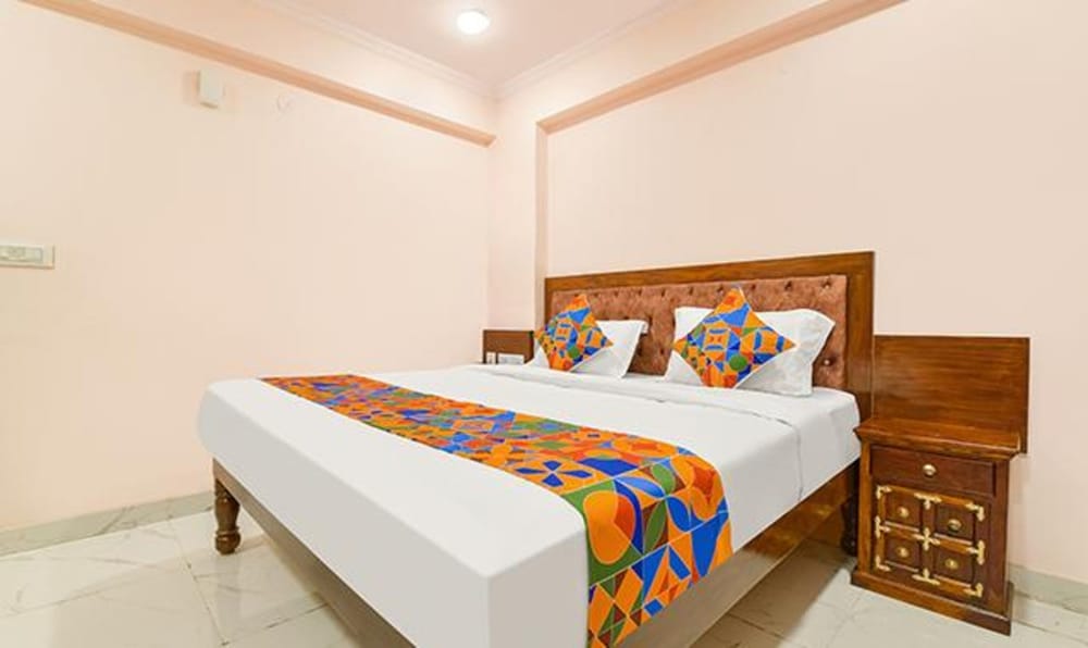 Deluxe Room - Photo 5