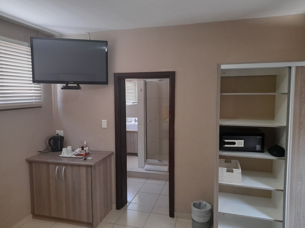 Standard Double or Twin Room photo 1