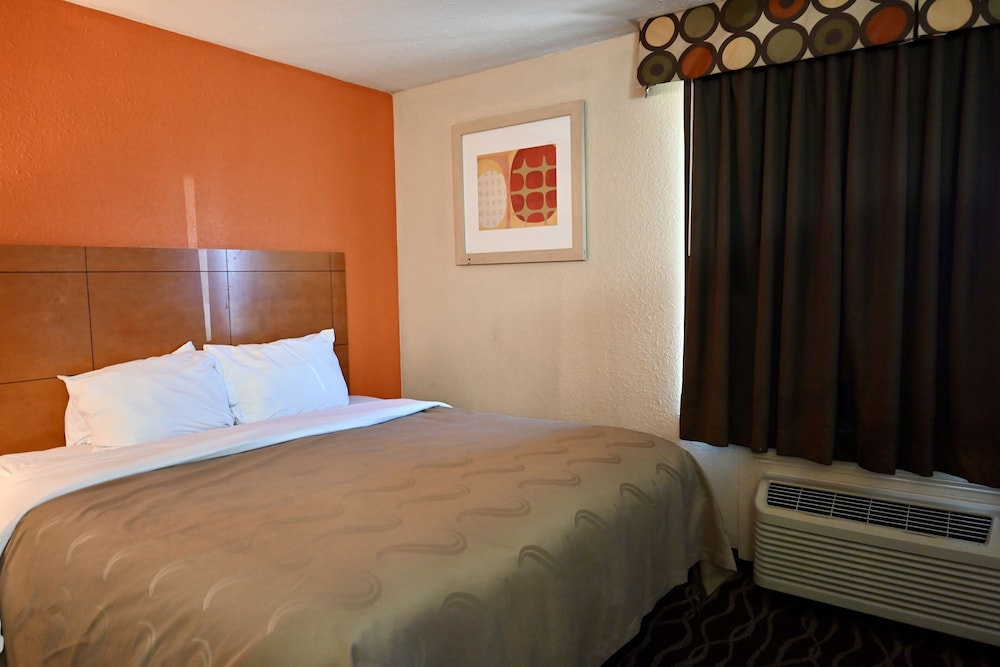 Suite, Multiple Beds, Non Smoking - Photo 11