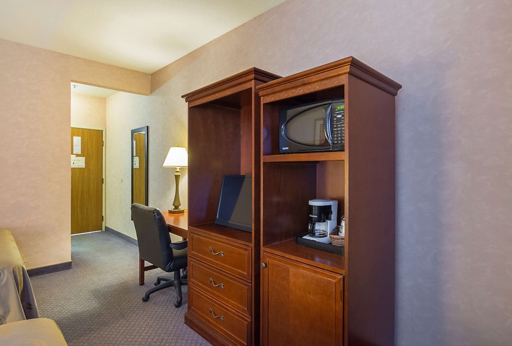 Standard Room, 2 Double Beds, Non Smoking - Photo 9