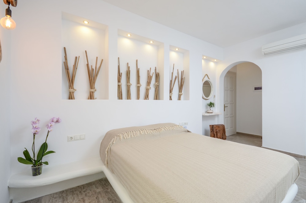 Suite (with Indoor Spa Bath) photo 2