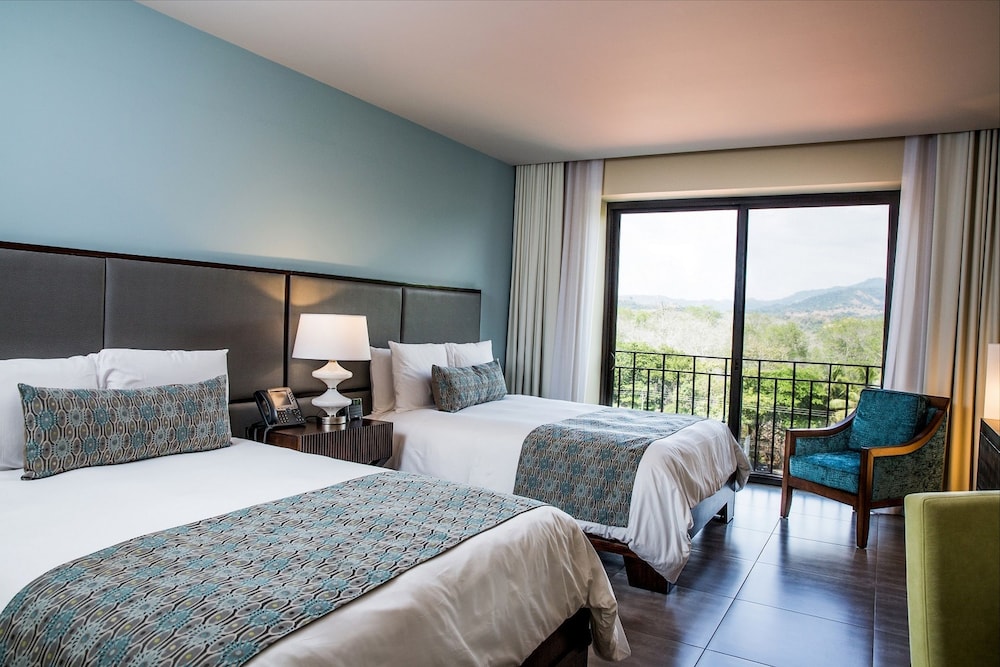 Deluxe Room, 2 Queen Beds, Mountain View