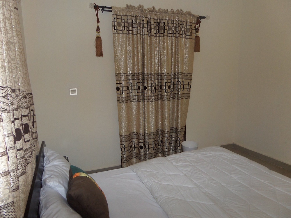 Standard Room, 1 Queen Bed