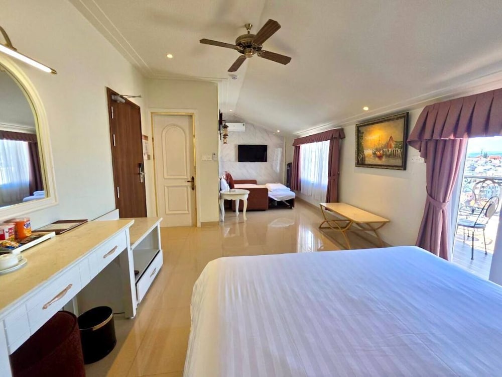 Suite Quadruple Room