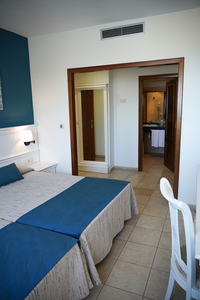 Junior Suite (2 adults + 2 children)