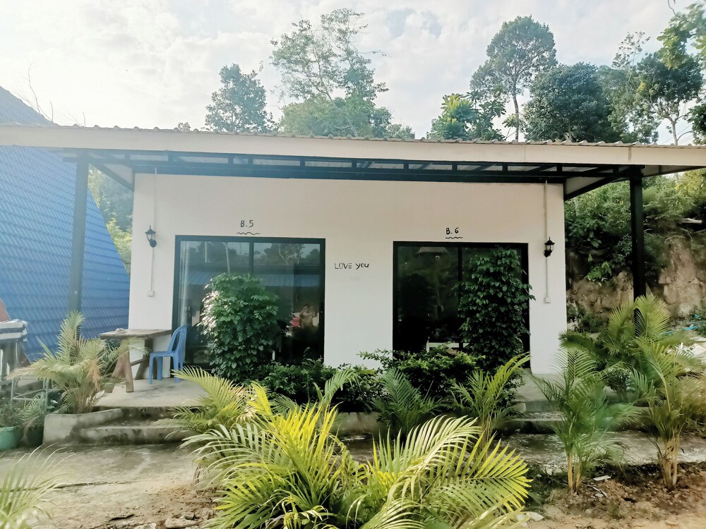 Basic Bungalow, Garden View photo 3
