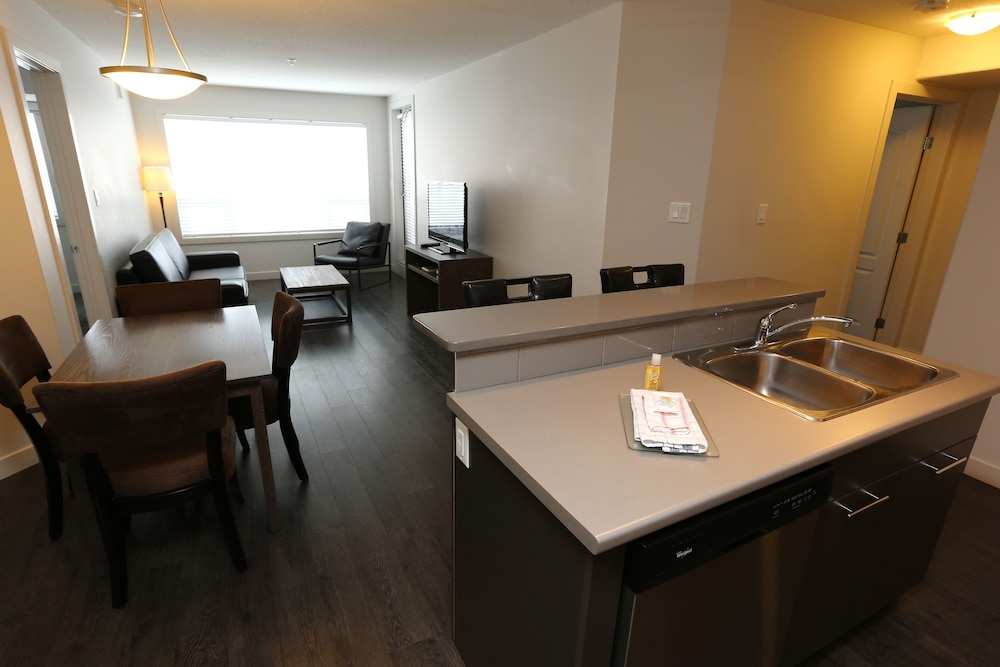 Suite, 1 Bedroom, Kitchen photo 2