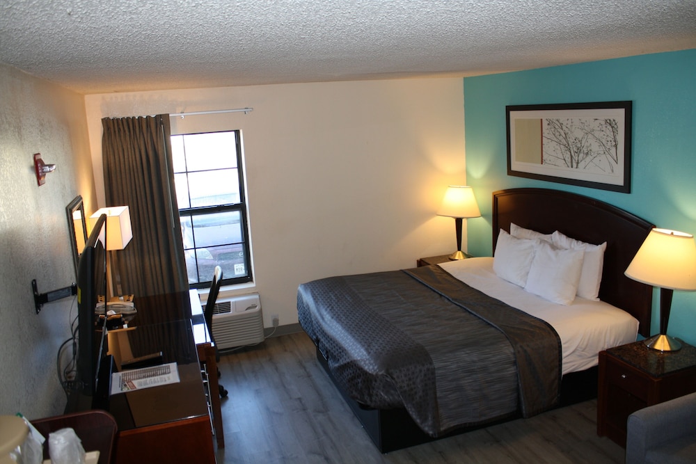 Standard Room, 1 King Bed photo 1
