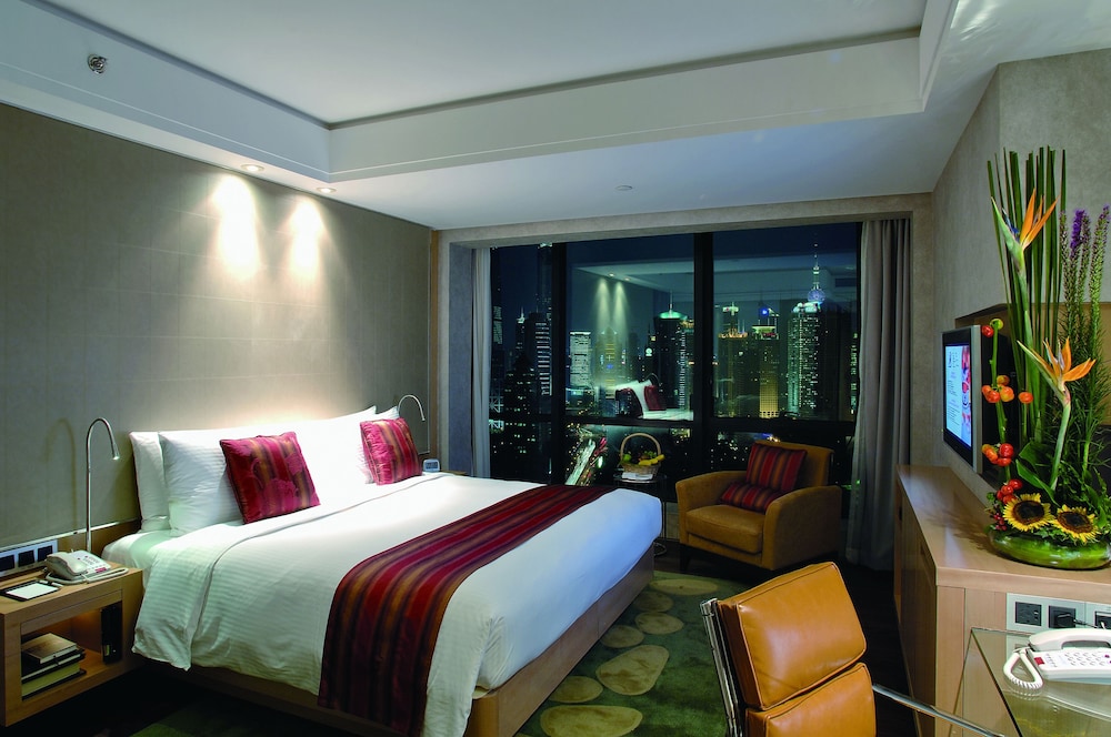 Executive Room thumbnail 6