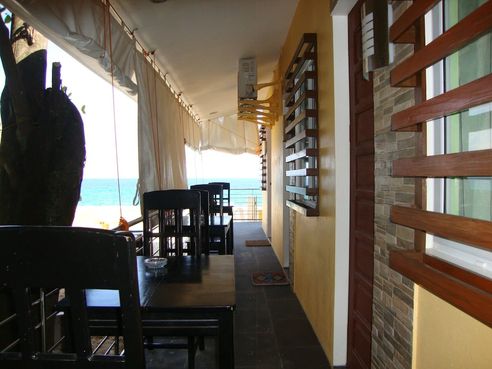 Blue Room, Beachfront photo 2