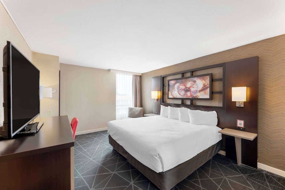 Business Room, 1 King Bed, Non Smoking, Microwave - Photo 1