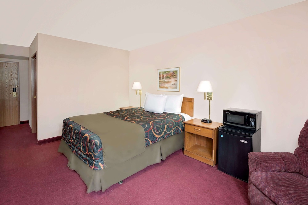 Standard Room, 1 Queen Bed, Accessible photo 2