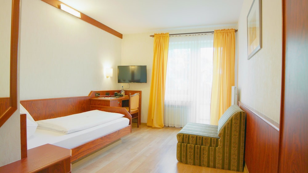 Economy Single Room Guest House - Photo 11