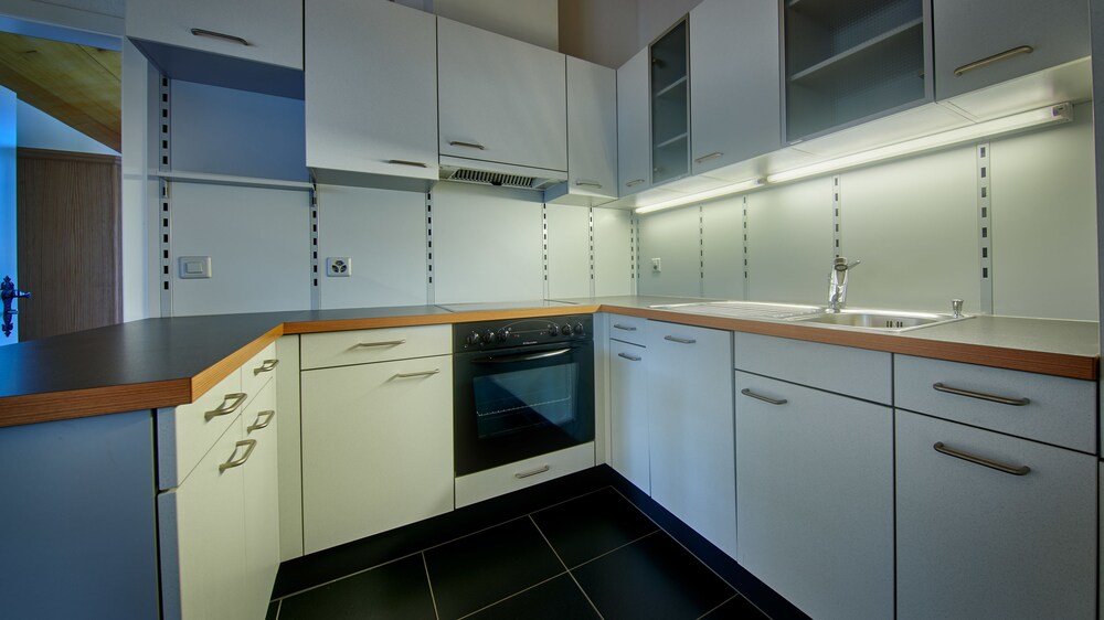 Apartment, 2 Bedrooms, Balcony, Mountain View photo 3