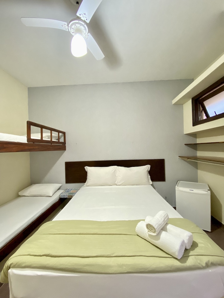 Room (Lateral) photo 3