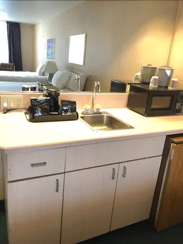 Superior Room, 2 Queen Beds - Photo 6