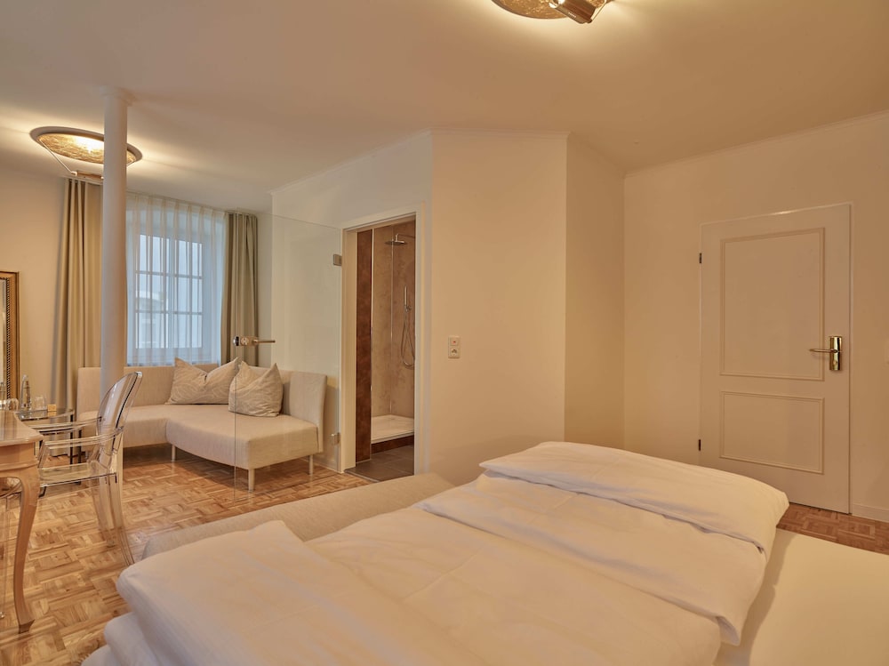 Deluxe Room, Annex Building (Lodner)