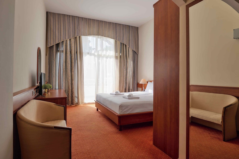 Superior Double Room with Balcony and Sea View - Photo 2