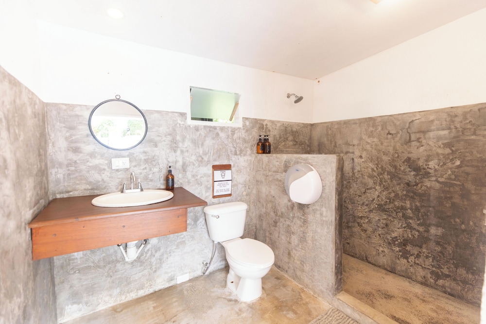 Compact Double With Shared Bathroom photo 3