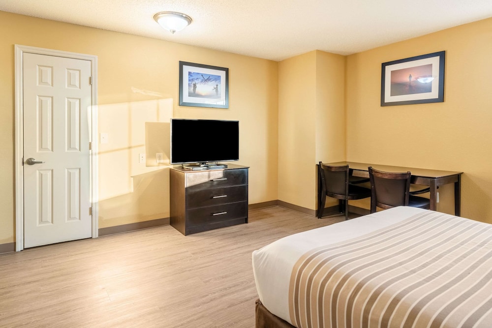 Room, 1 Queen Bed, Accessible, Non Smoking (Efficiency) - Photo 2