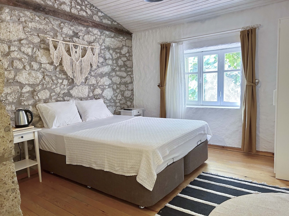 Deluxe Room, Garden View