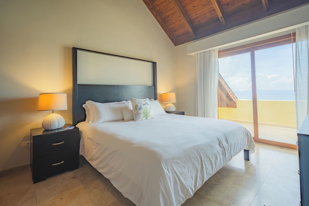 Family Room, 2 Bedrooms
