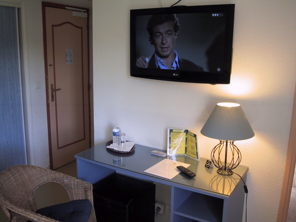 Standard Room, 2 Twin Beds - Photo 5