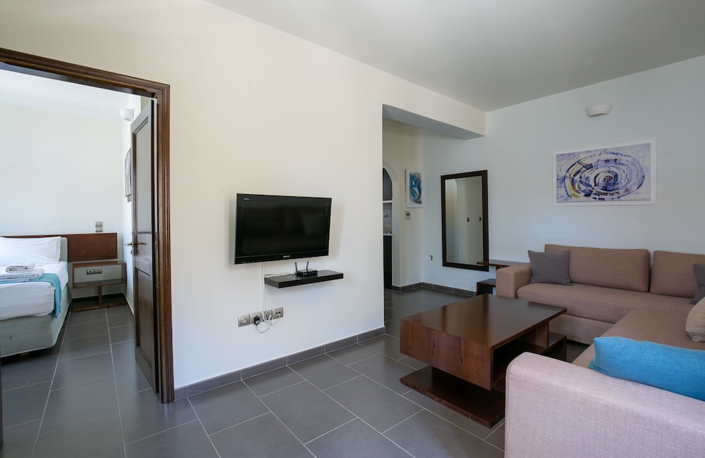 Deluxe Suite, Terrace, Garden View photo 3