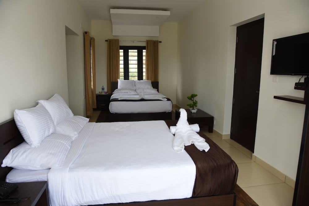 Family Double Room, Multiple Beds, Valley View photo 1