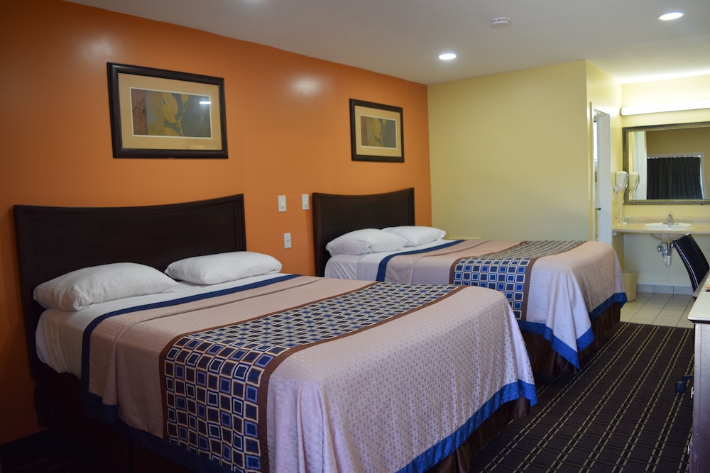 Standard Room, 2 Queen Beds photo 1