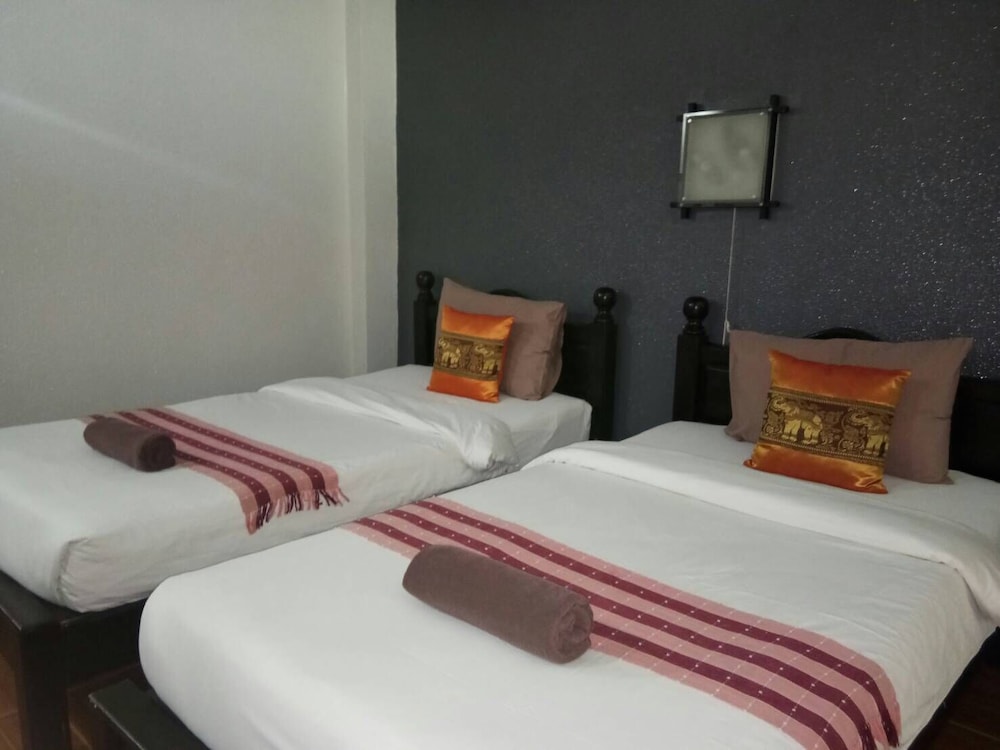 Standard Twin Room - Photo 4