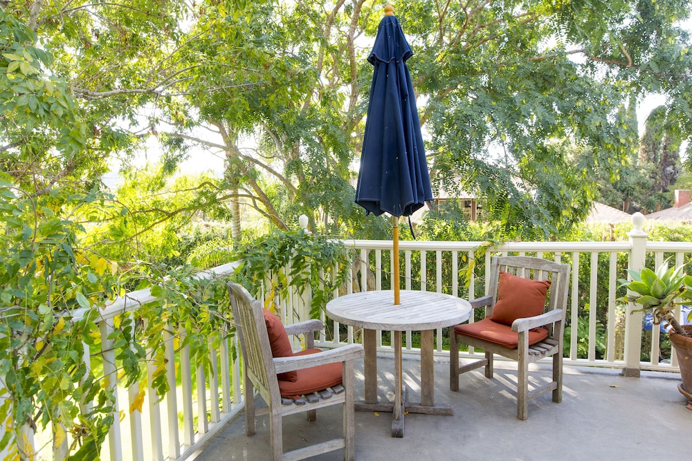 Superior Room, 1 King Bed, Balcony, Garden View (Robert and Julia Simpson) - Photo 4