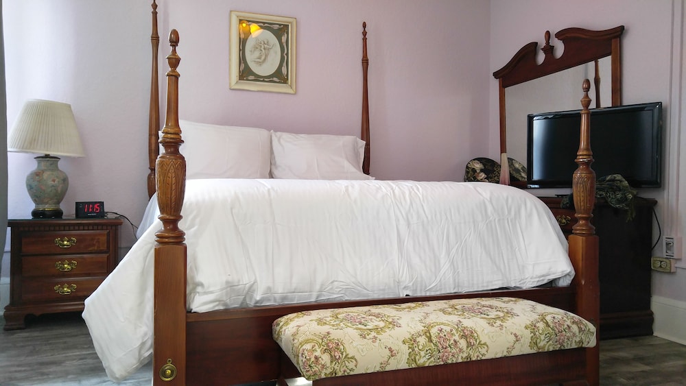 Room 205, Queen Bed, Non Smoking photo 3