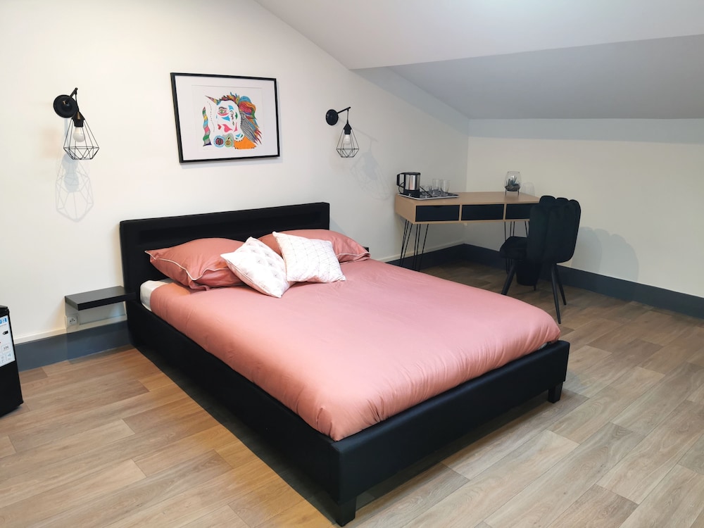 City Room photo 1