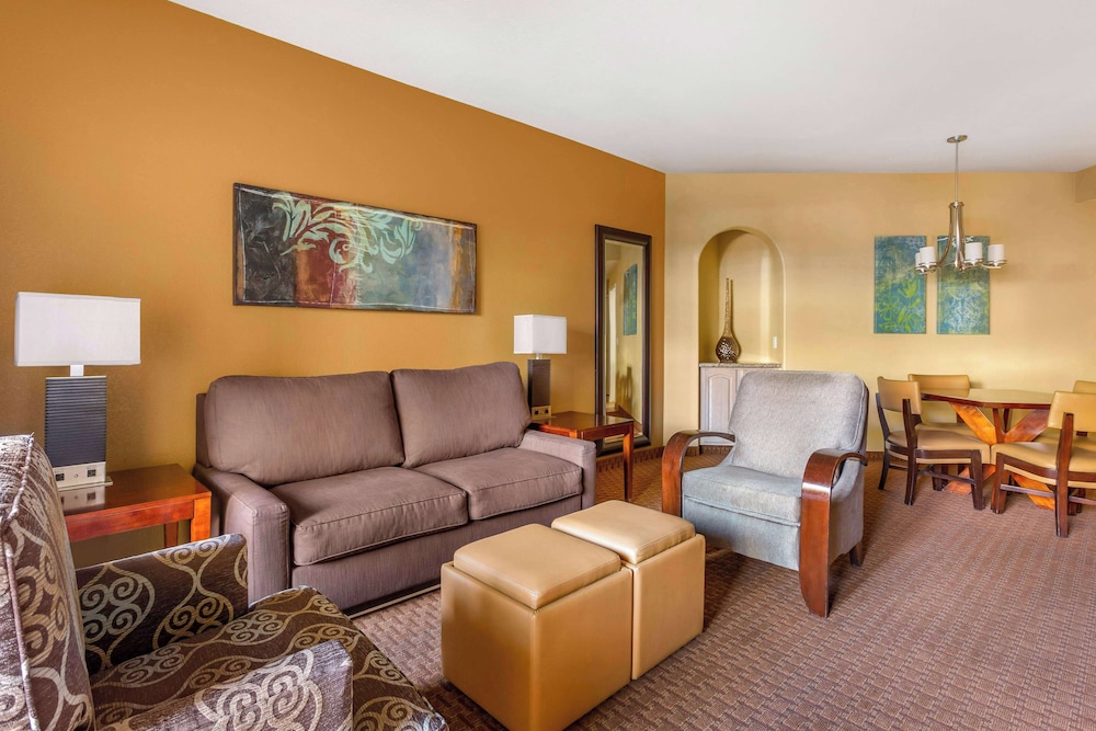 2 BEDROOM 1 KING 1 QUEEN SUITE W/ SOFABED - Photo 8