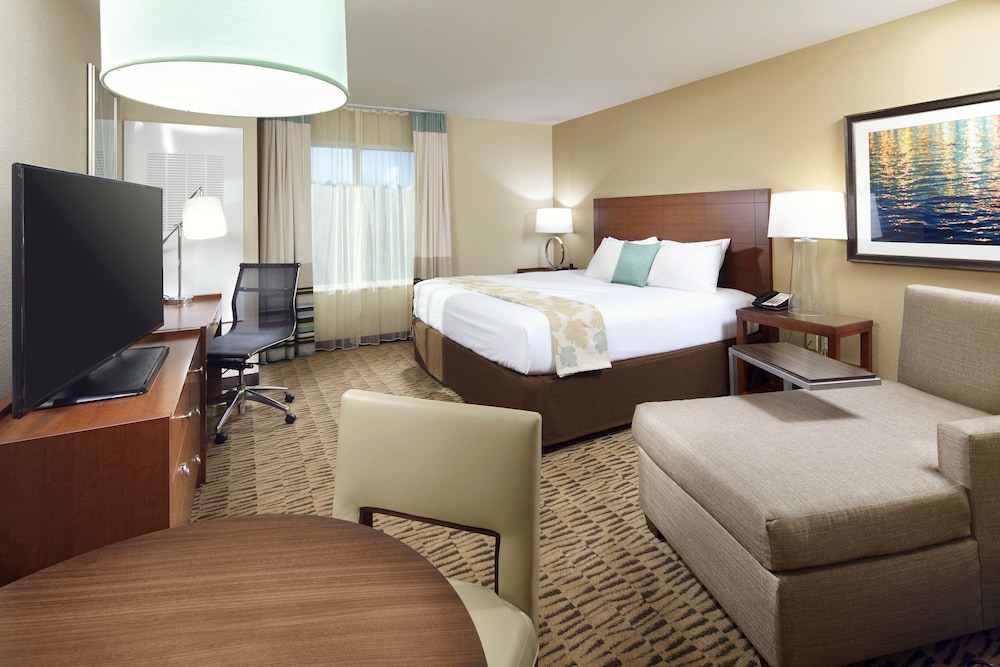Suite, 1 Queen Bed with Sofa bed, Non Smoking, Kitchen (refrigerator)