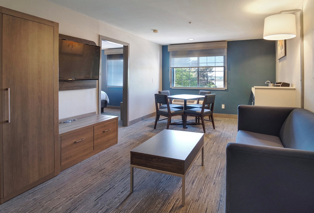 Suite, 1 Bedroom - Photo 4